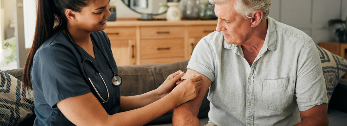 Mobile Wound Care Services Near Me nurse providing in-home wound care consultation