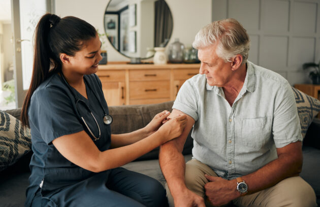 Mobile Wound Care Services Near Me nurse providing in-home wound care consultation