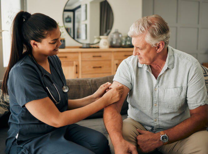 Mobile Wound Care Services Near Me nurse providing in-home wound care consultation